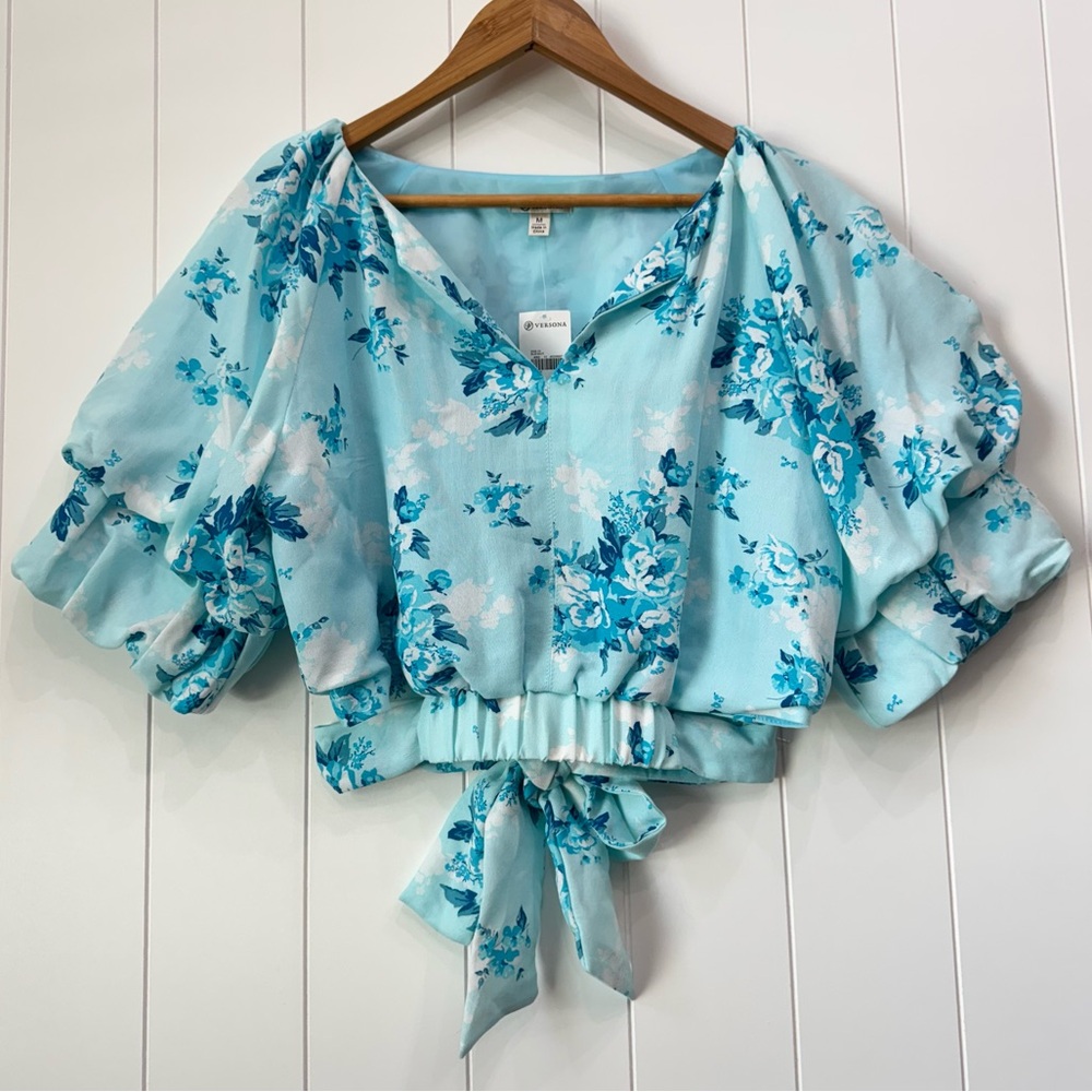 Versona Blue Floral V-neck Cropped Tie Back Blouse Puff Short Sleeves Medium NWT
